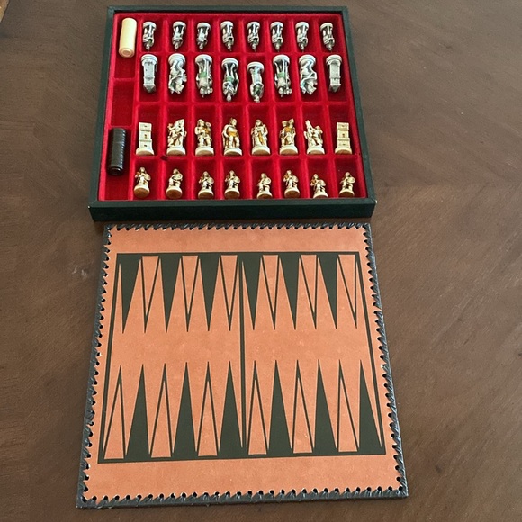 Chess Set-Self Contained. - Picture 10 of 16